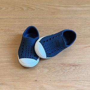 Native Toddler Jefferson Shoes in Navy/Regatta Blue C4